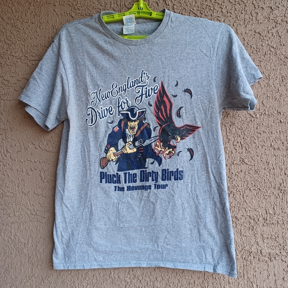 New England Patriots  T Shirt Drive For Five Pluck The Dirty Birds Size M Gray